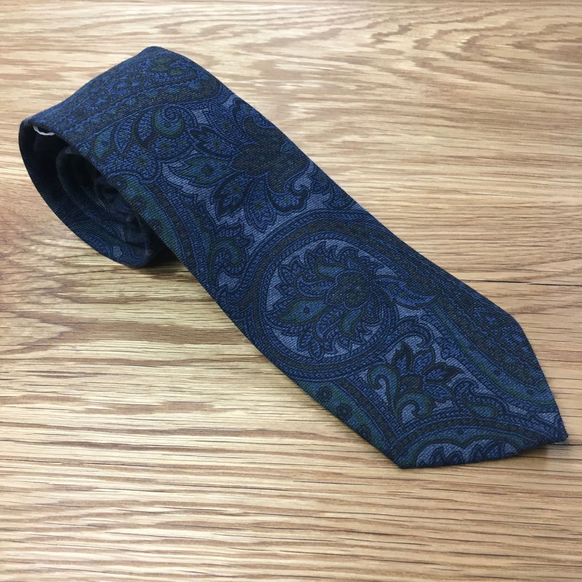 Floral textured tie