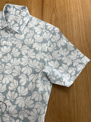 Linen Blue White Leaf Print Short Sleeve Shirt Q. Contrary