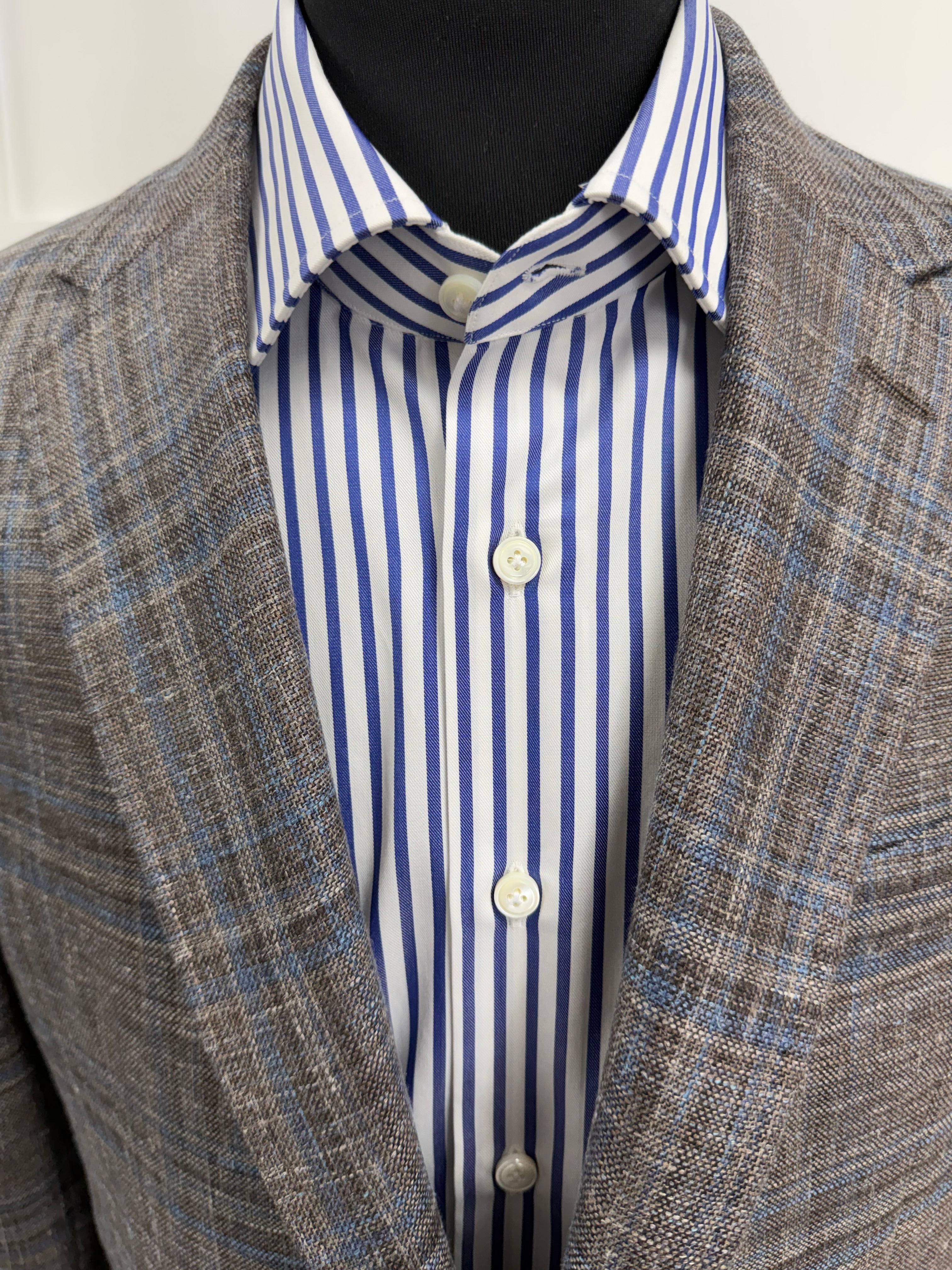 Spread_collar_mens_shirt.jpg