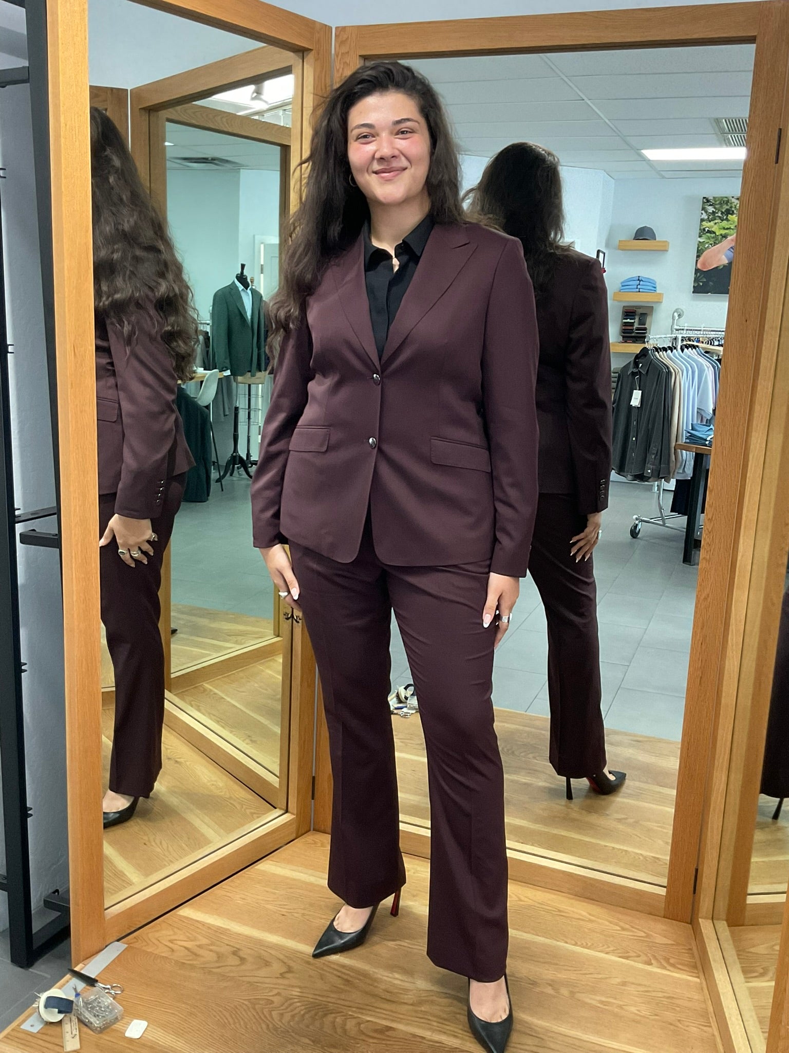 Womens_Custom_Suit_Q._Contrary_3_8eb94140-ed34-4b84-8ad8-1d59bb9b23f8.jpg